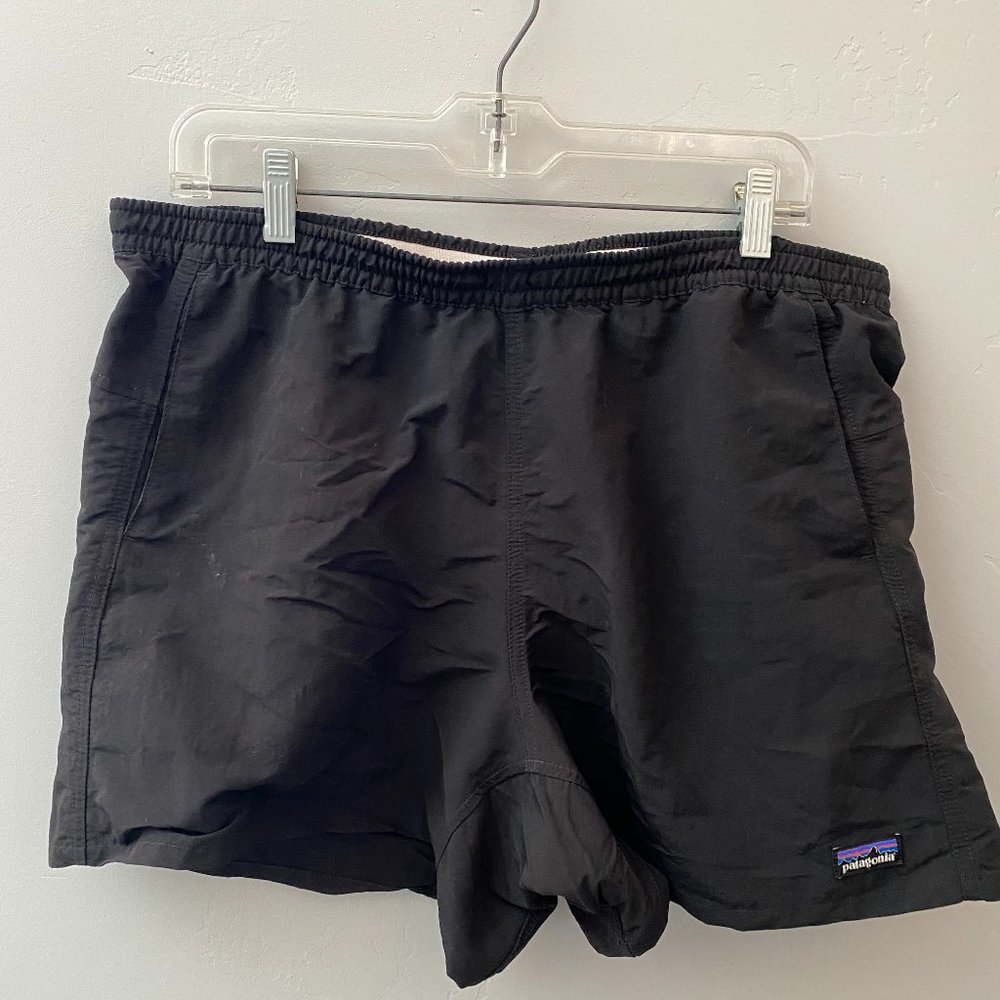 Womens Patagonia Baggies Size L 5in inseam